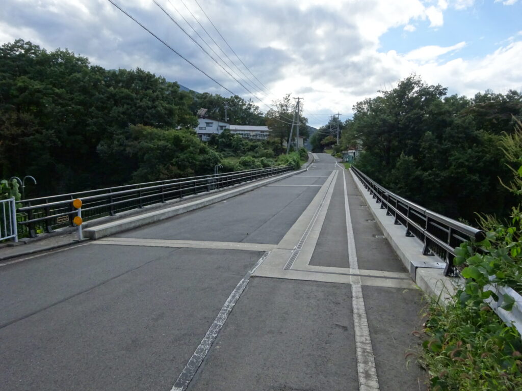 2017【鋼製高欄夏端橋L=123.0m】施工後全景（2）